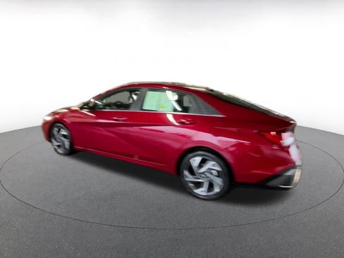 Used 2025 Hyundai Elantra SEL image 9