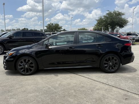 Used 2025 Toyota Corolla SE FWD image 9