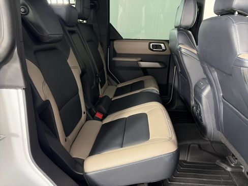 Used 2023 Ford Bronco Wildtrak AWD/4WD image 31