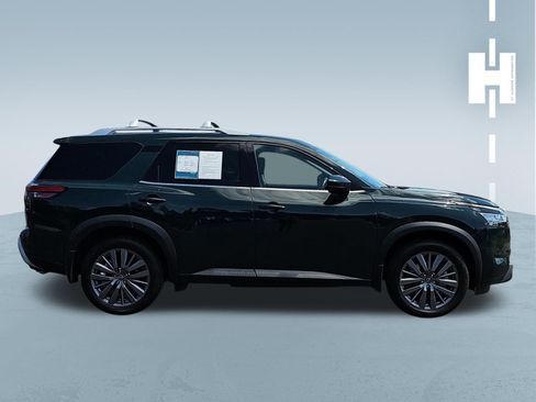 Used 2024 Nissan Pathfinder SL w/ SL Premium Package FWD image 2