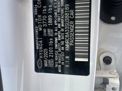 Used 2025 Hyundai Venue SEL FWD image 7