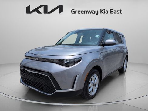 Used 2025 Kia Soul LX w/ LX Technology Package FWD image 10