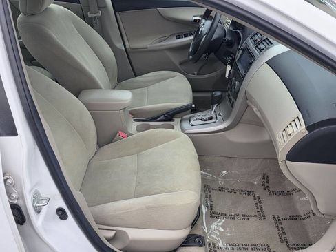 Used 2013 Toyota Corolla LE image 10