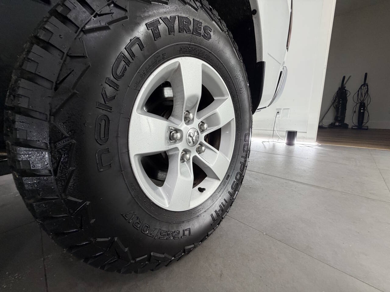 Used 2021 RAM 1500 Classic SLT AWD/4WD image 5