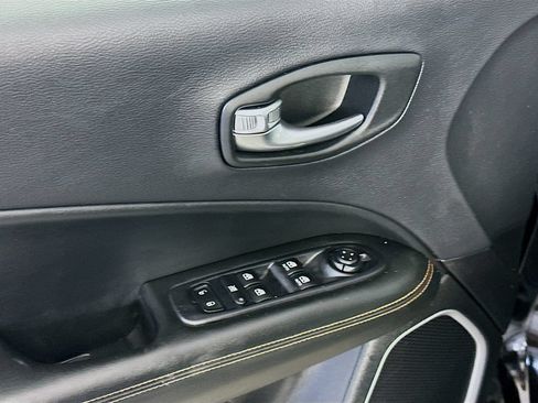 Used 2018 Jeep Compass Limited w/ Navigation Group AWD/4WD image 24