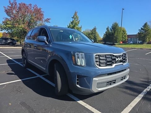 Used 2023 Kia Telluride S image 6
