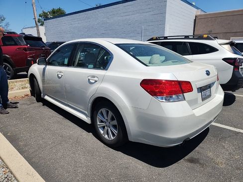 Used 2011 Subaru Legacy 2.5i Premium AWD/4WD image 2