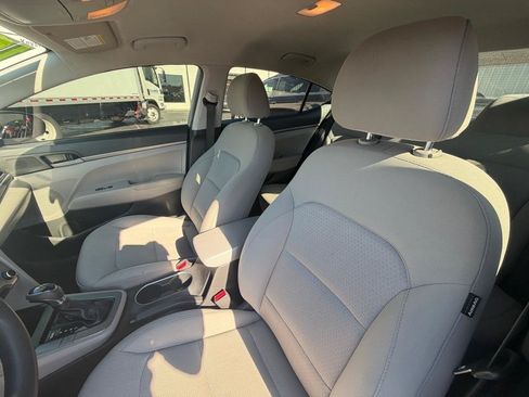 Used 2017 Hyundai Elantra SE FWD image 24