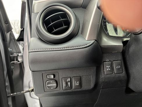 Used 2018 Toyota RAV4 Limited image 20