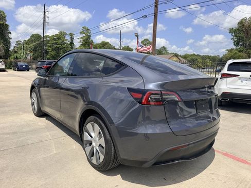 Used 2023 Tesla Model Y Long Range AWD/4WD image 4