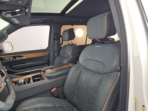 Used 2022 Jeep Grand Wagoneer Series III image 26