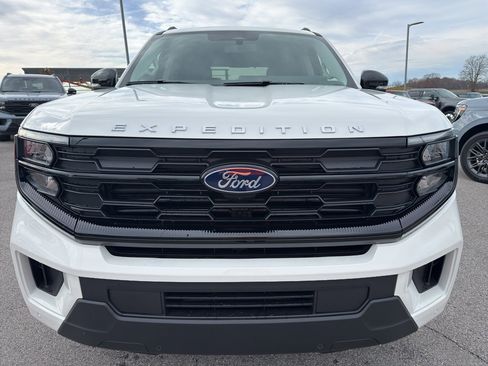 New 2025 Ford Expedition Active image 2