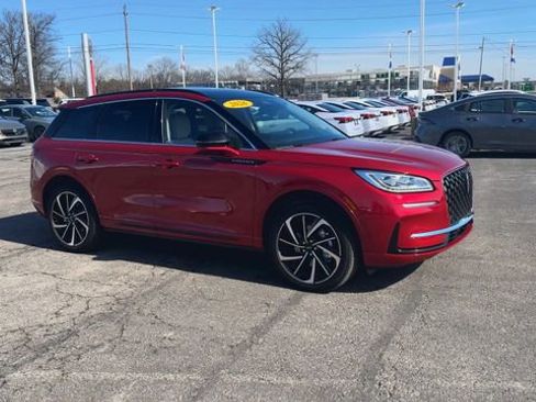 Used 2026 Lincoln Corsair Grand Touring image 2