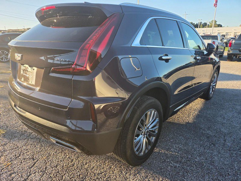 Used 2024 Cadillac XT4 Premium Luxury w/ Active Safety Package AWD/4WD image 5