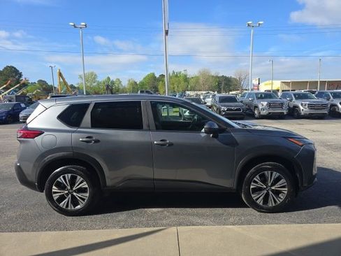 Used 2023 Nissan Rogue SV image 6