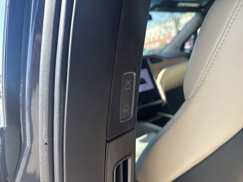 Used 2020 Tesla Model X Long Range image 9