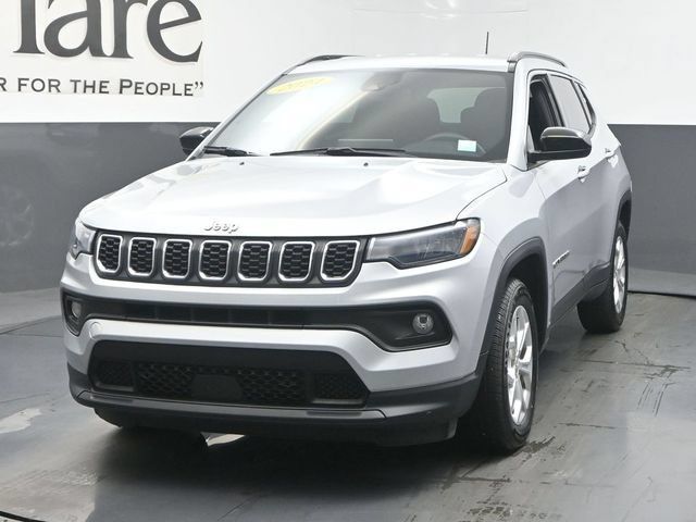 Used 2024 Jeep Compass Latitude AWD/4WD image 7