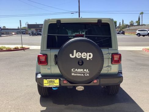 Used 2024 Jeep Wrangler Unlimited Sahara w/ Technology Group AWD/4WD image 31
