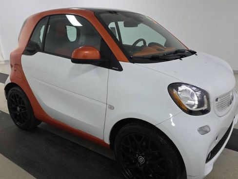 Used 2016 smart fortwo passion w/ Edition #1 Package RWD image 3