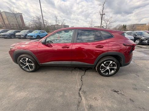 Certified 2025 Chevrolet Trax RS image 8