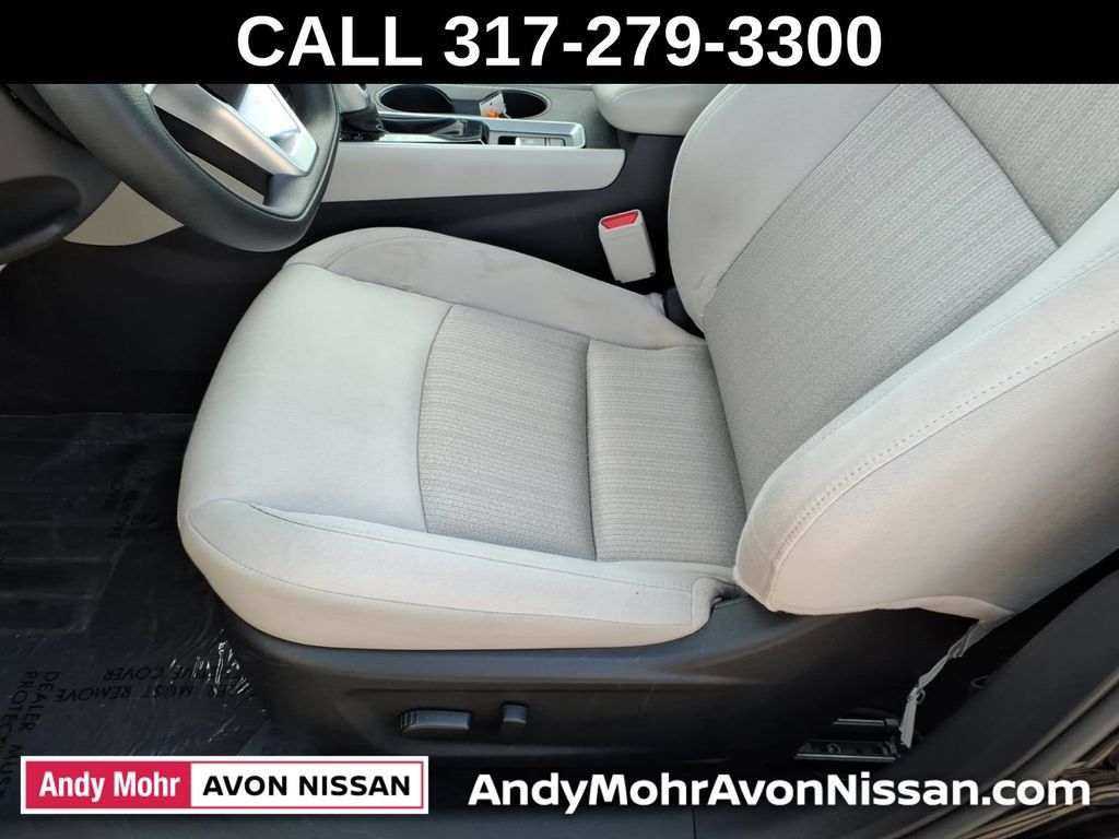 Used 2025 Nissan Altima 2.5 SV AWD/4WD image 19