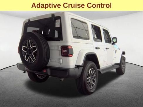 Used 2026 Jeep Wrangler Unlimited Sahara AWD/4WD image 5