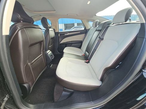Used 2019 Ford Fusion SE w/ Equipment Group 151A FWD image 14