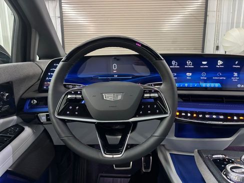 New 2025 Cadillac Optiq Luxury 1 image 33