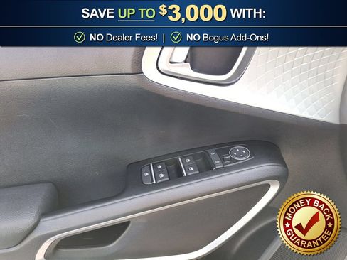 Used 2025 Kia Soul LX w/ LX Technology Package FWD image 16