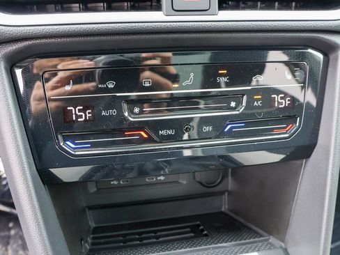 New 2025 Volkswagen Taos SE image 30