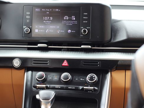 Used 2023 Kia Carnival LX FWD image 17