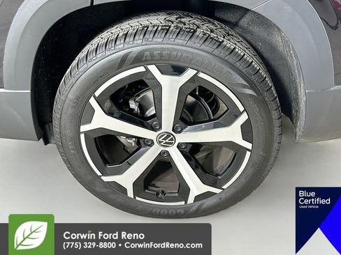 Used 2025 Volkswagen Taos SEL image 34