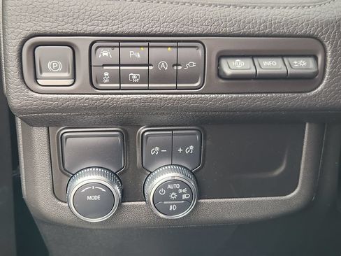 Used 2022 GMC Yukon Denali RWD image 20