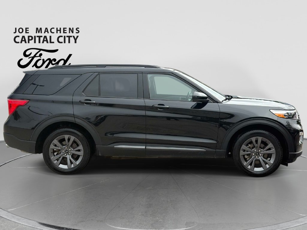 Used 2024 Ford Explorer XLT w/ Equipment Group 202A AWD/4WD image 3