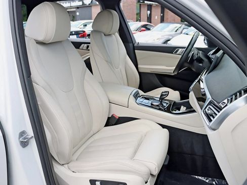 Used 2019 BMW X5 xDrive40i w/ M Sport Package AWD/4WD image 32