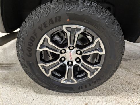 Used 2023 GMC Canyon AT4 w/ AT4 Premium Package AWD/4WD image 11
