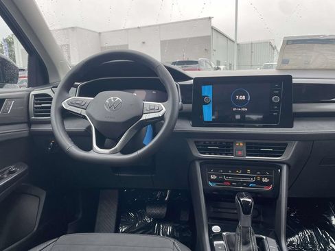 New 2026 Volkswagen Taos SE FWD image 15
