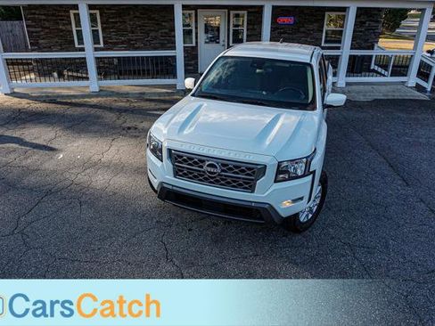 Used 2022 Nissan Frontier SV image 3