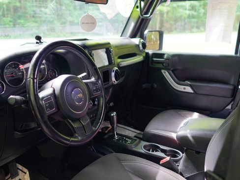 Used 2017 Jeep Wrangler Rubicon AWD/4WD image 15