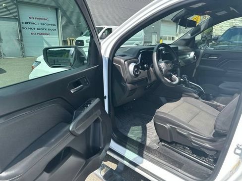 Used 2023 Chevrolet Colorado LT w/ LT Convenience Package AWD/4WD image 11
