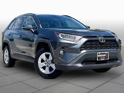 Used 2020 Toyota RAV4 XLE AWD/4WD image 3