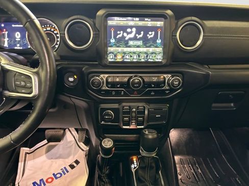 Used 2022 Jeep Gladiator Overland w/ Popular Equipment Package AWD/4WD image 12