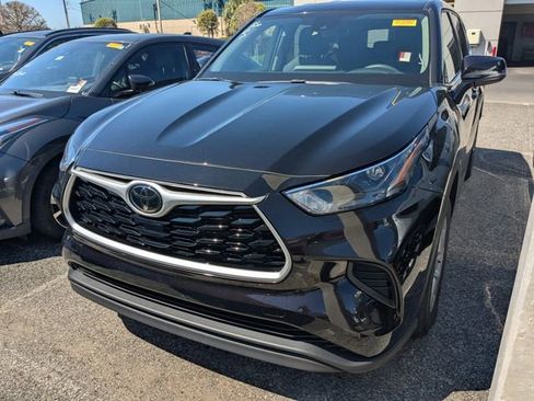Used 2022 Toyota Highlander L image 2