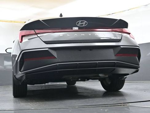 Used 2026 Hyundai Elantra Limited FWD image 32
