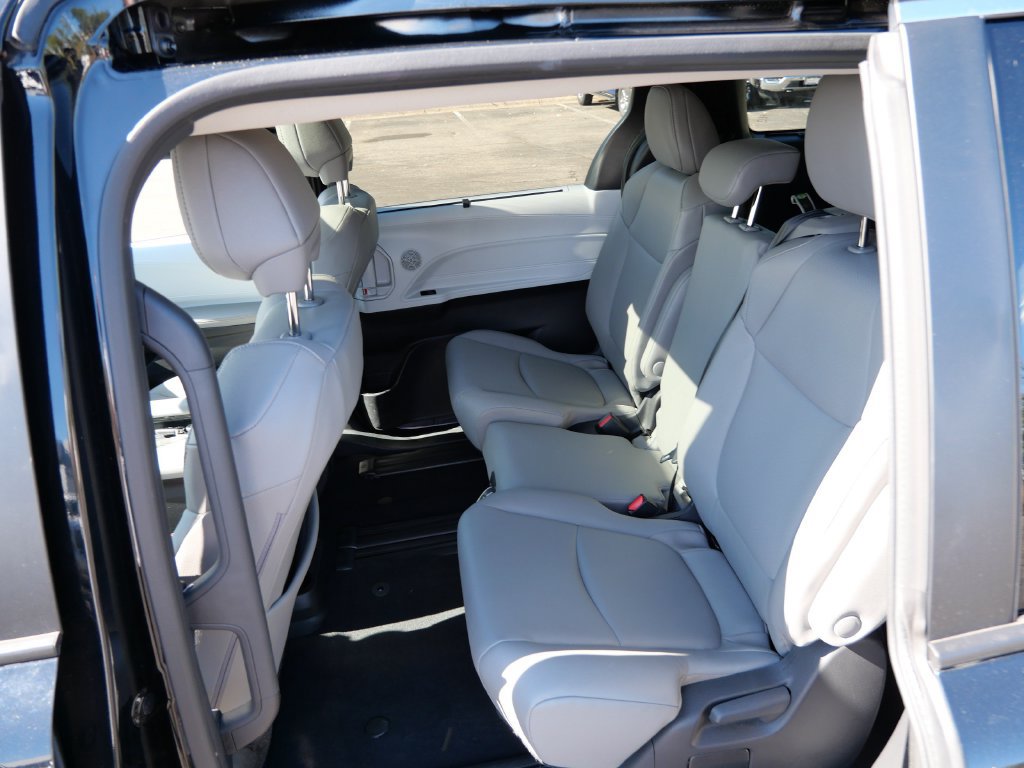 Certified 2026 Toyota Sienna XLE FWD image 11