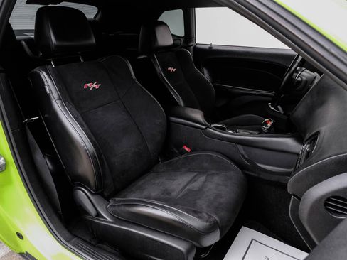Used 2015 Dodge Challenger R/T Scat Pack w/ Scat Pack Appearance Package image 39