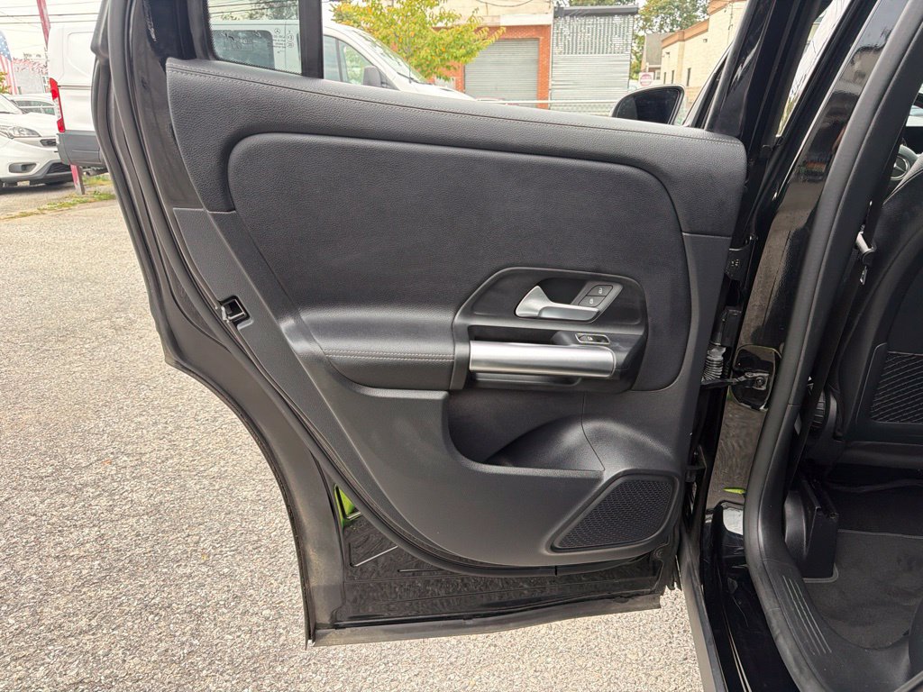 Used 2022 Mercedes-Benz GLA 250 4MATIC image 28