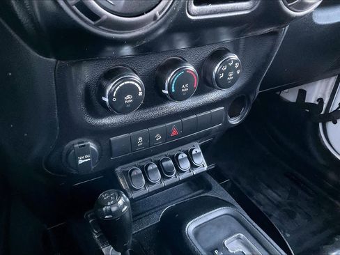Used 2018 Jeep Wrangler Sport image 30