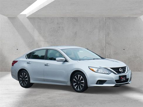 Used 2018 Nissan Altima 2.5 SV image 1