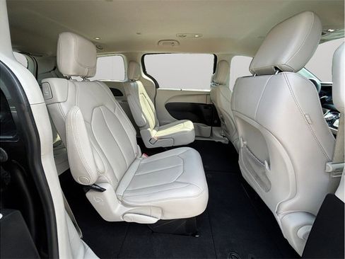Used 2021 Chrysler Voyager Lxi FWD image 34